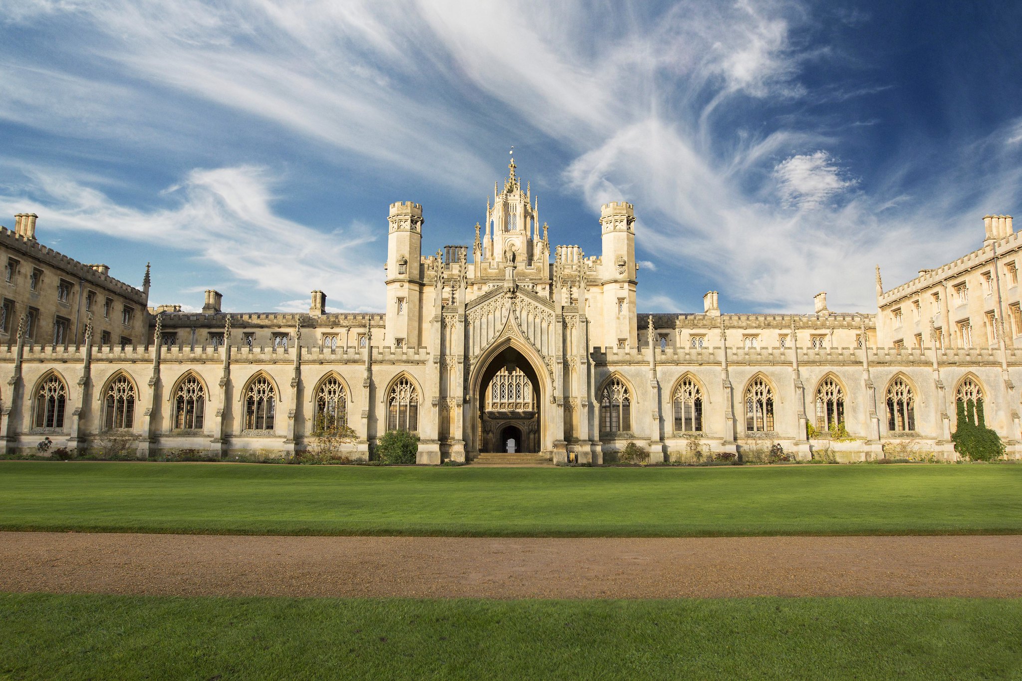 Cambridge university was founded. Кембриджский университет. Кембриджский университет в Англии. Архитектура Кембриджского университета. Сент Джонс колледж Кембридж.